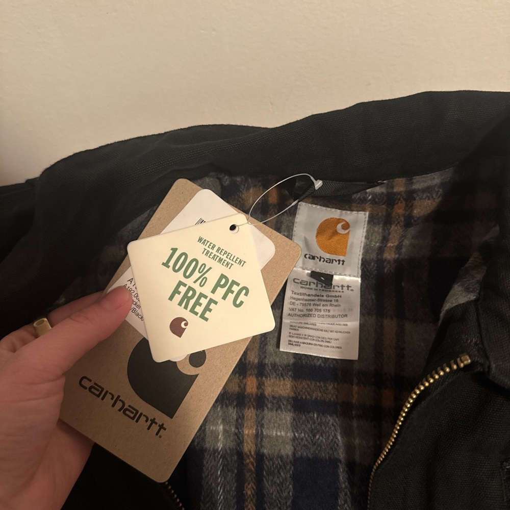 Carhartt Black Jacket with Plaid Lining - Picture 3 of 5